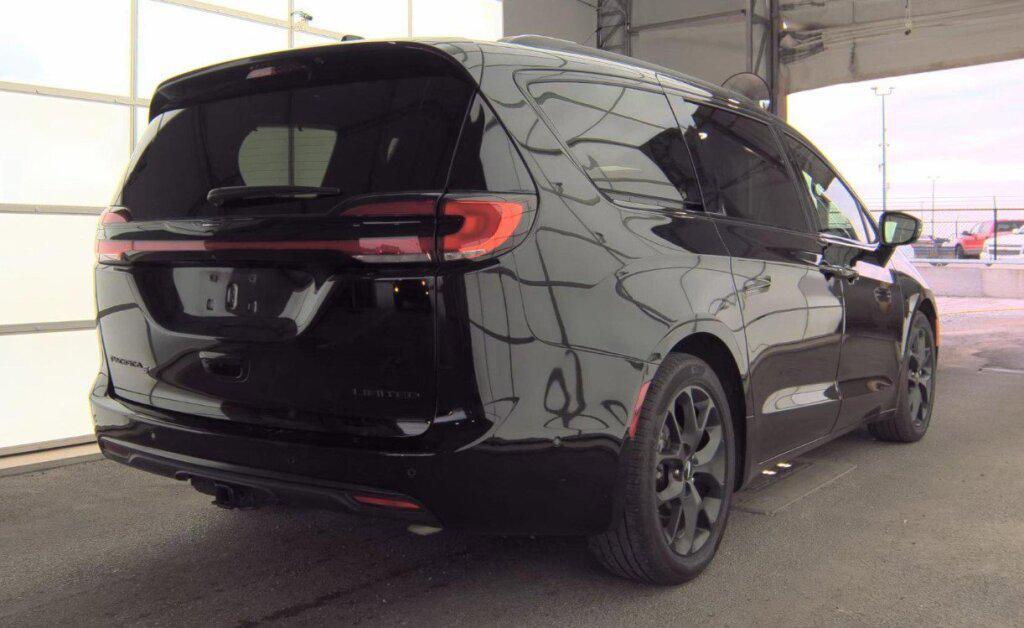 used 2024 Chrysler Pacifica car, priced at $38,992