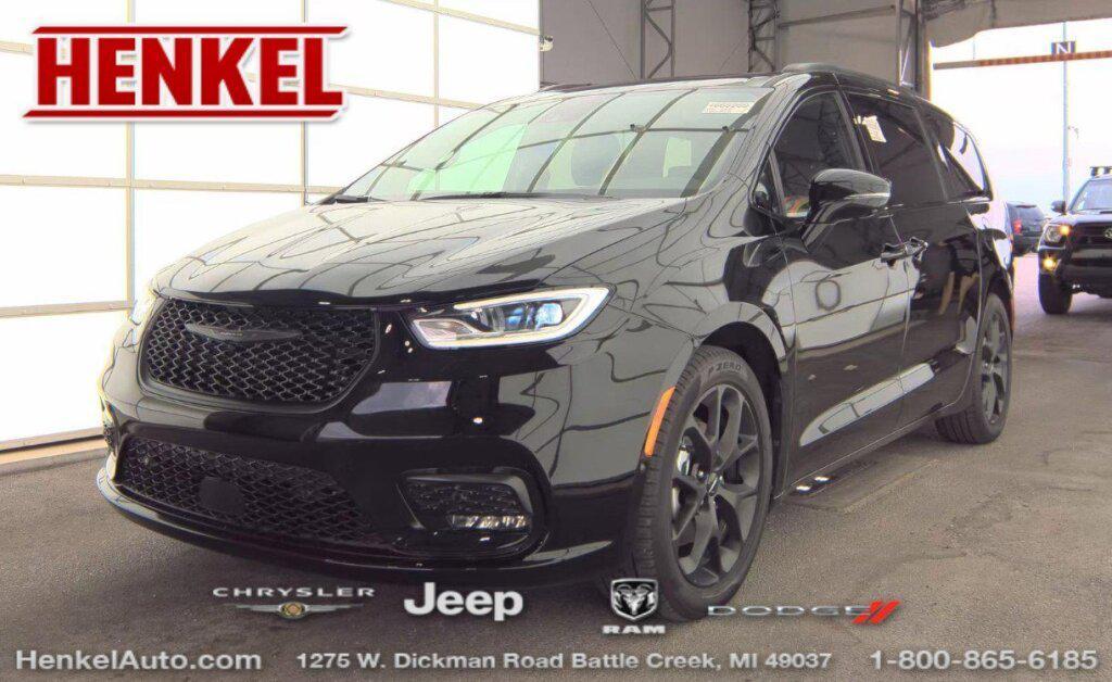 used 2024 Chrysler Pacifica car, priced at $38,992