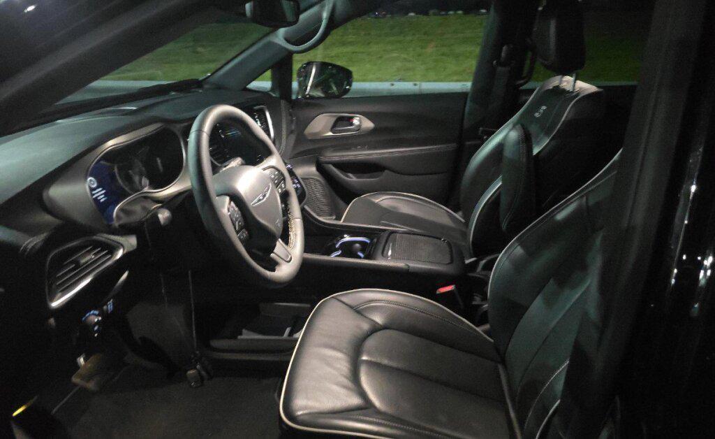 used 2024 Chrysler Pacifica car, priced at $38,992