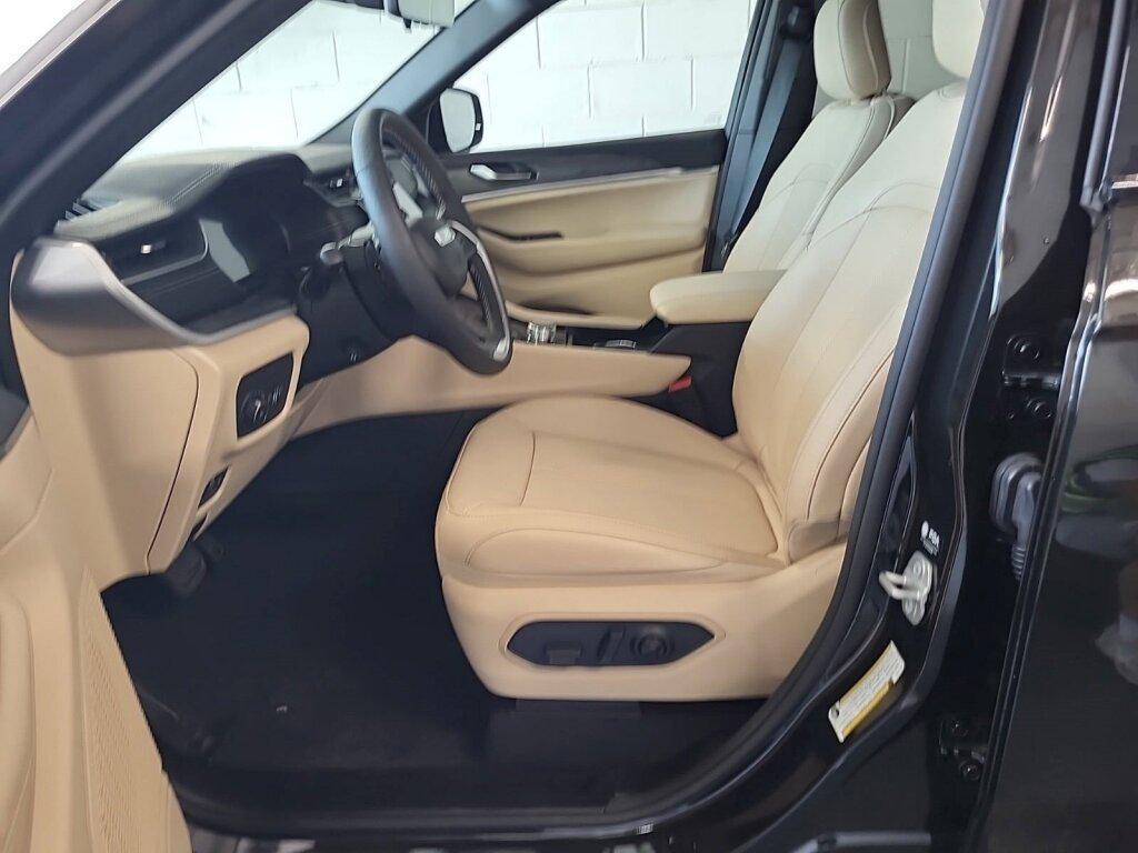 used 2024 Jeep Grand Cherokee car, priced at $36,992