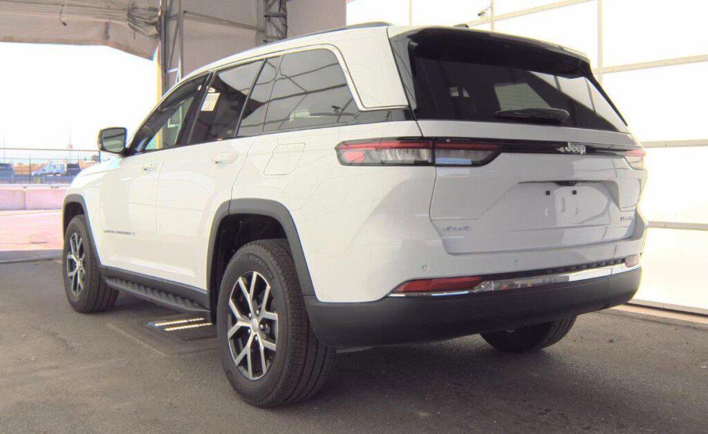 used 2024 Jeep Grand Cherokee car, priced at $35,993