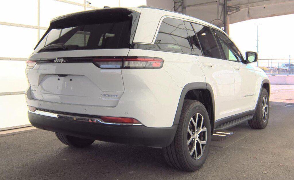 used 2024 Jeep Grand Cherokee car, priced at $35,993