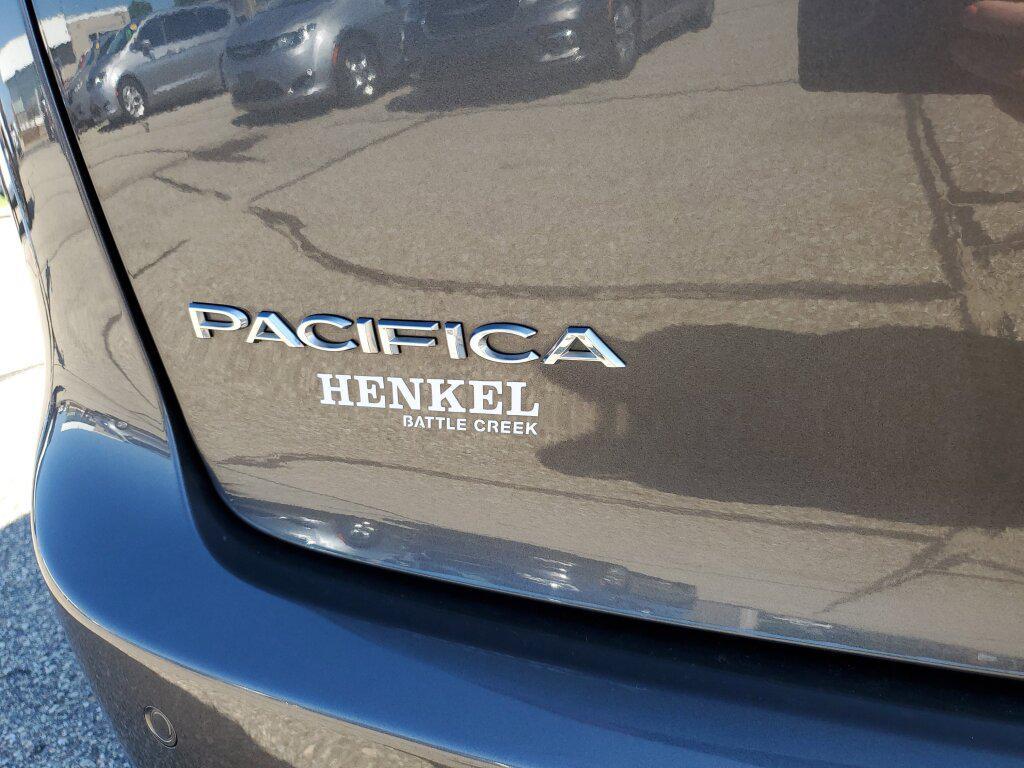 used 2021 Chrysler Pacifica Hybrid car, priced at $26,997