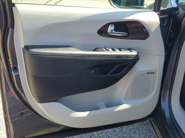 used 2021 Chrysler Pacifica Hybrid car, priced at $28,997