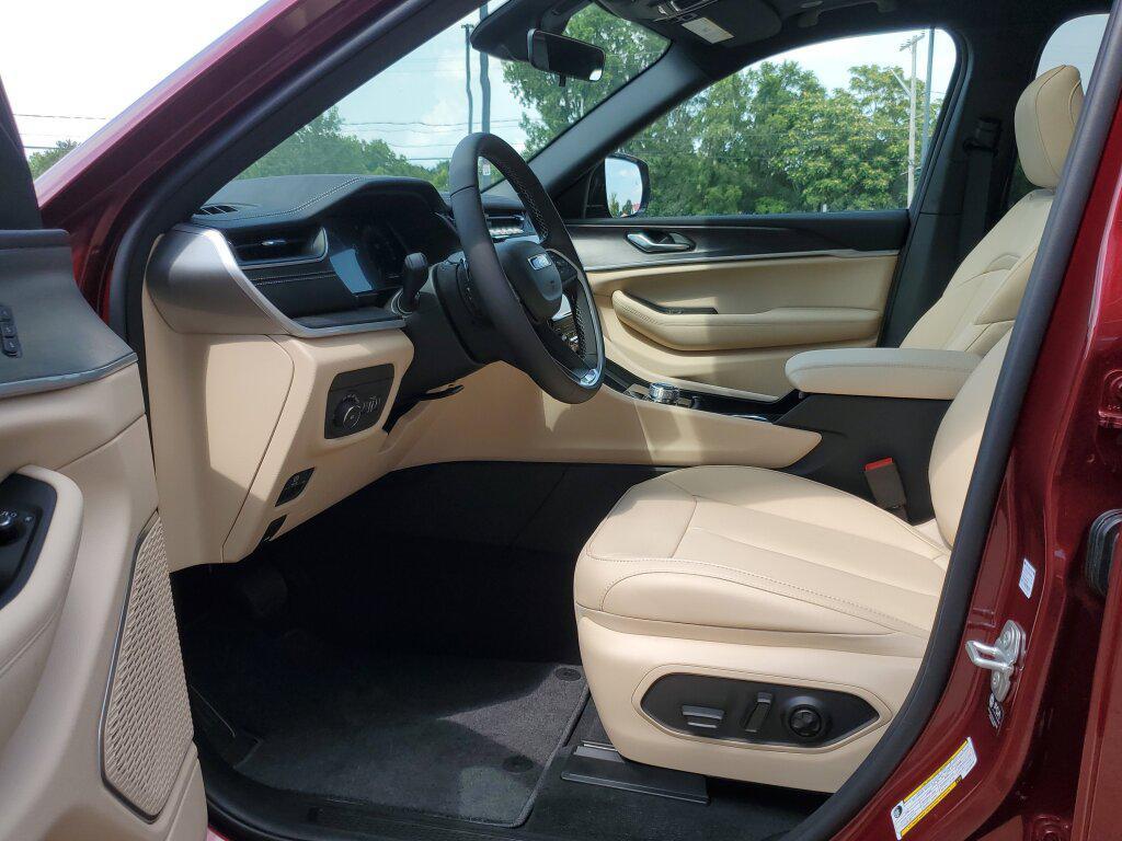 new 2025 Jeep Grand Cherokee car, priced at $54,880