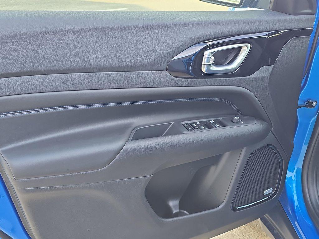 new 2025 Jeep Compass car, priced at $33,795