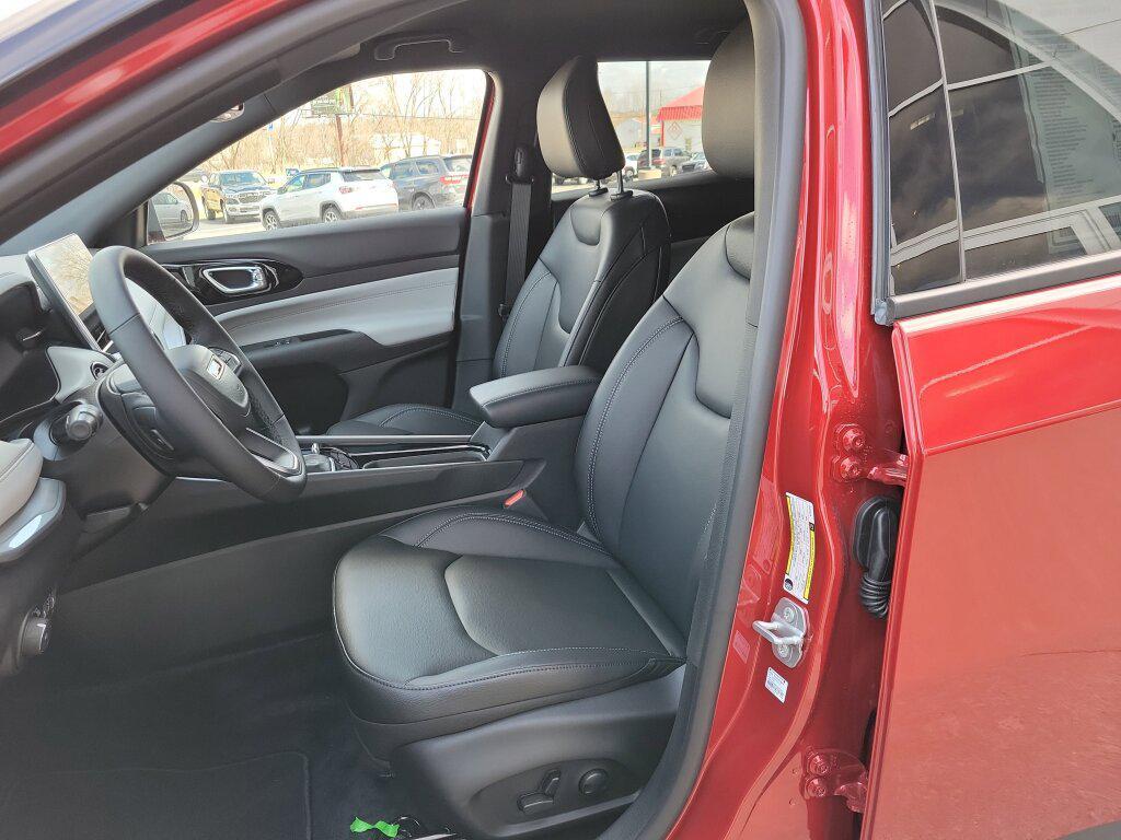 new 2025 Jeep Compass car, priced at $28,695