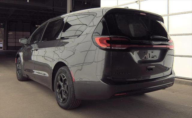 used 2022 Chrysler Pacifica Hybrid car, priced at $33,997