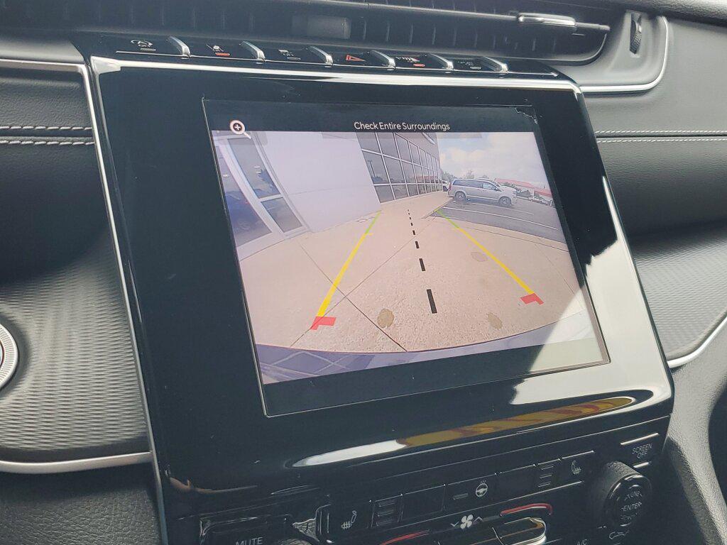 used 2024 Jeep Grand Cherokee car, priced at $29,992