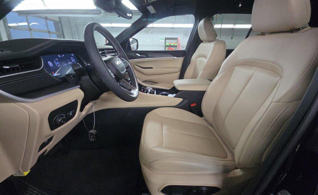 used 2024 Jeep Grand Cherokee car, priced at $34,996