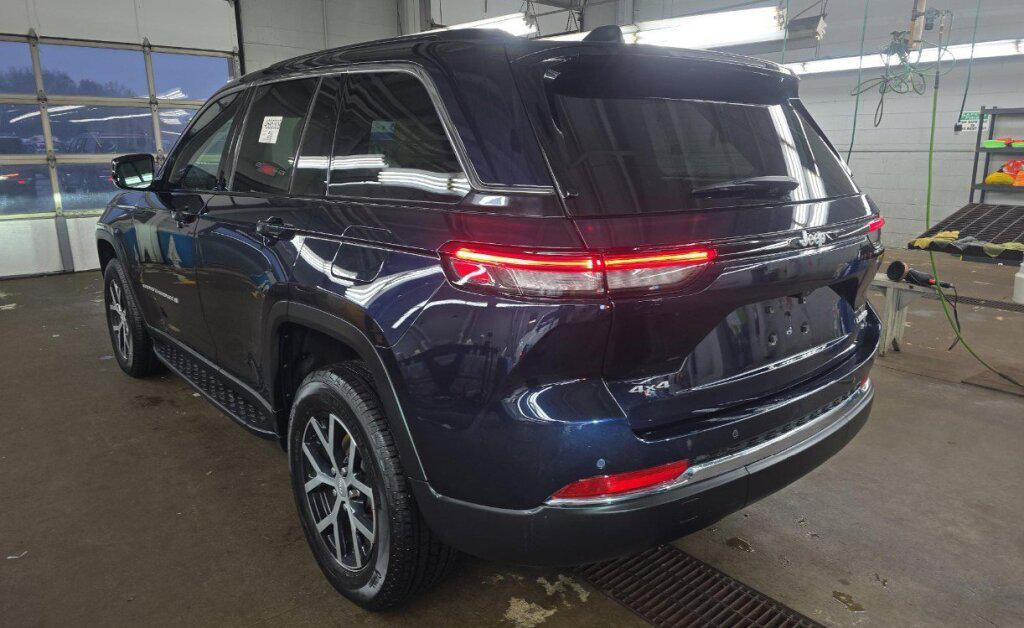 used 2024 Jeep Grand Cherokee car, priced at $34,996