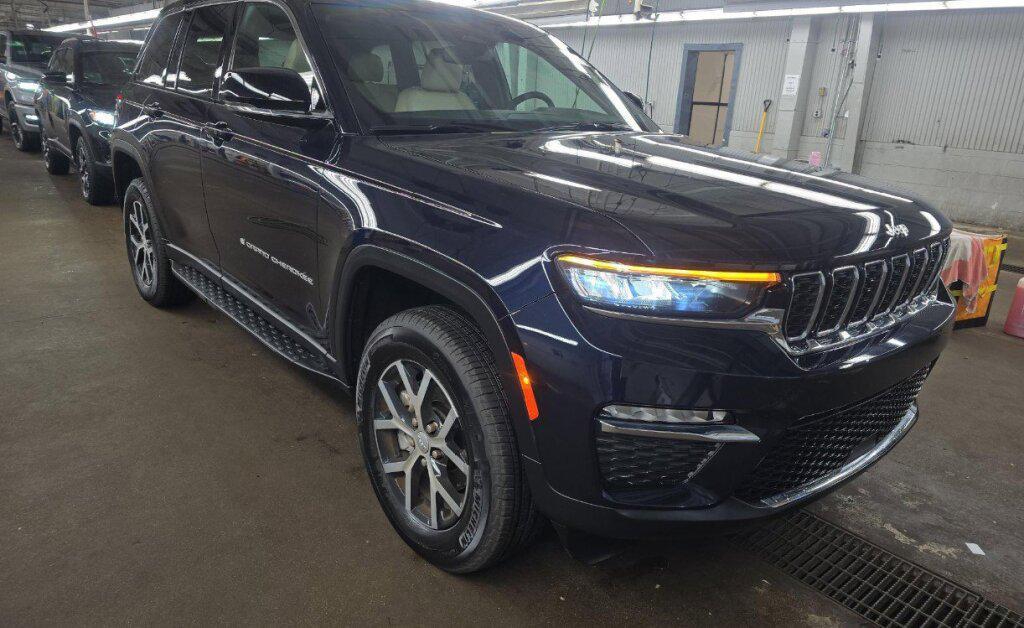 used 2024 Jeep Grand Cherokee car, priced at $34,996