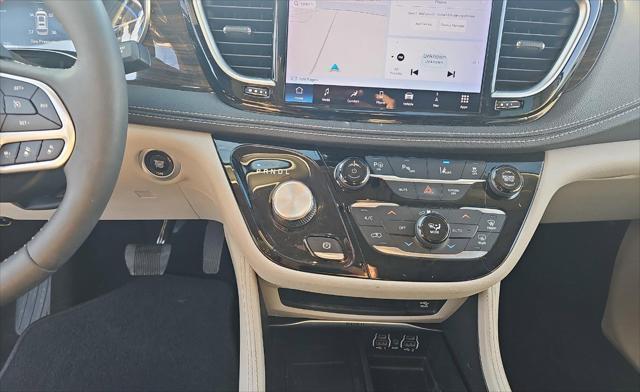 used 2022 Chrysler Pacifica Hybrid car, priced at $29,997