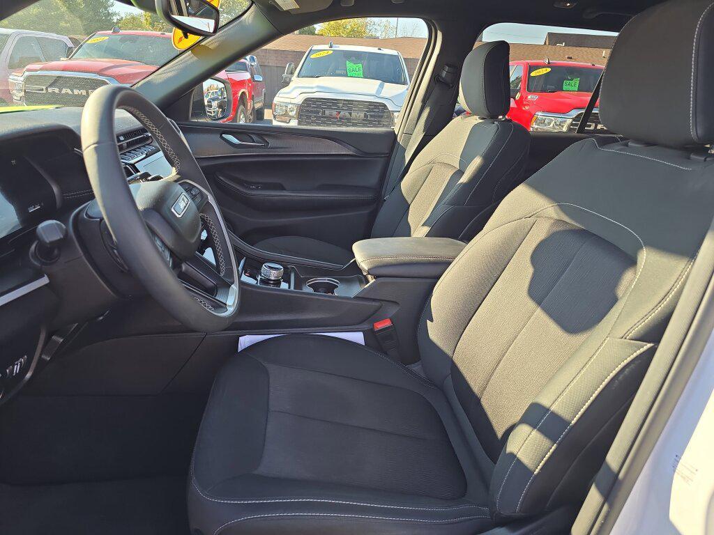 used 2024 Jeep Grand Cherokee car, priced at $26,995