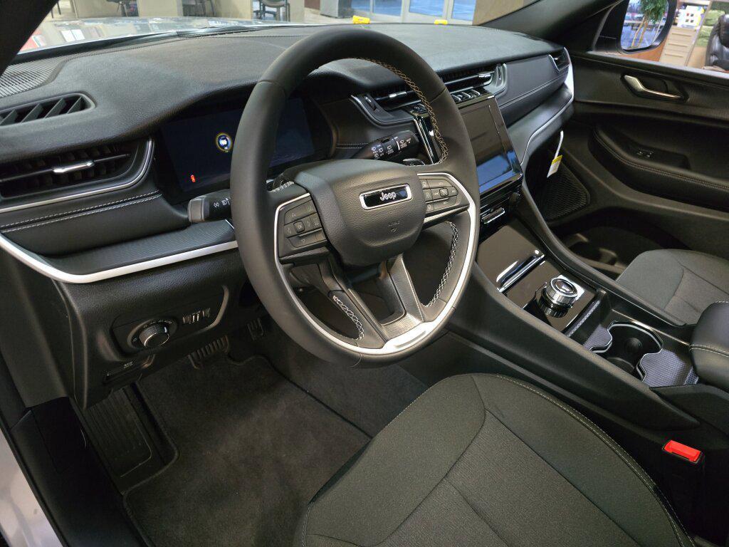 new 2025 Jeep Grand Cherokee car, priced at $43,370