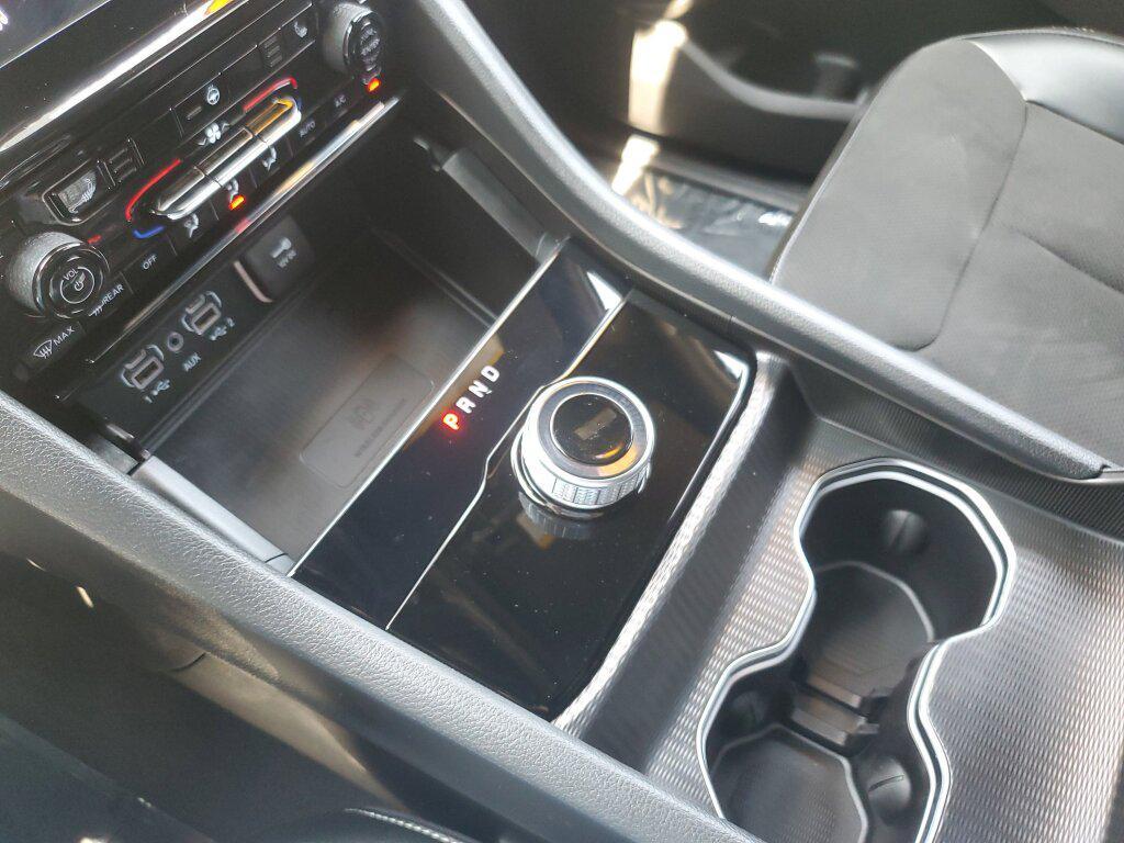 used 2024 Jeep Grand Cherokee car, priced at $35,992