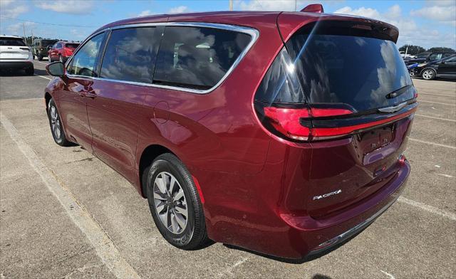 used 2022 Chrysler Pacifica Hybrid car, priced at $29,997