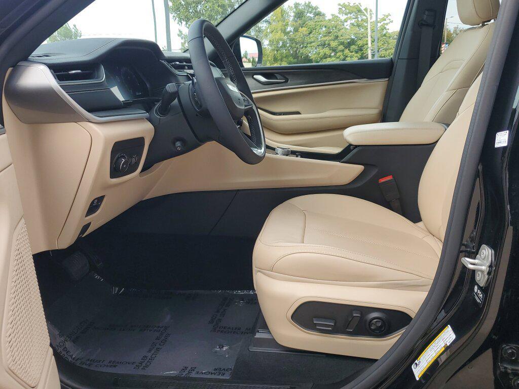 used 2024 Jeep Grand Cherokee car, priced at $37,992