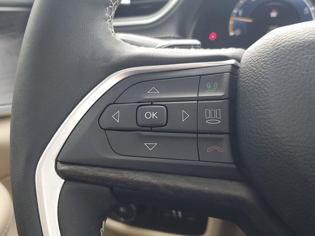 used 2024 Jeep Grand Cherokee car, priced at $37,992