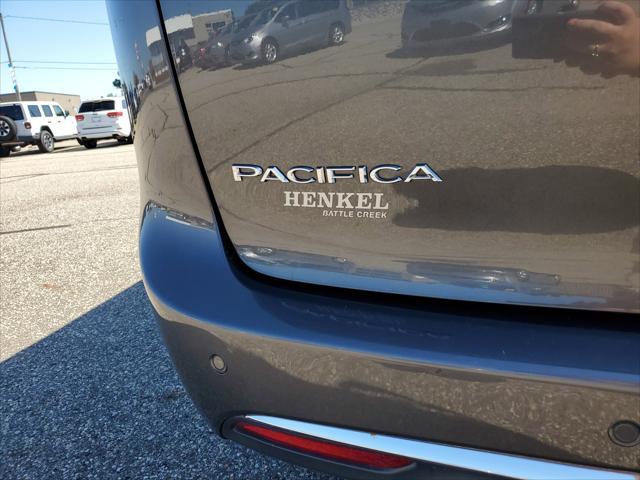 used 2021 Chrysler Pacifica Hybrid car, priced at $29,997