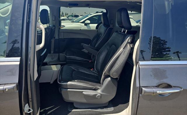 used 2021 Chrysler Pacifica Hybrid car, priced at $29,997