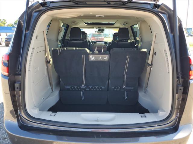 used 2021 Chrysler Pacifica Hybrid car, priced at $29,997