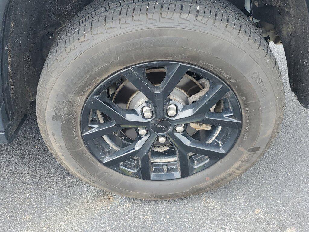 used 2024 Jeep Grand Cherokee car, priced at $35,992
