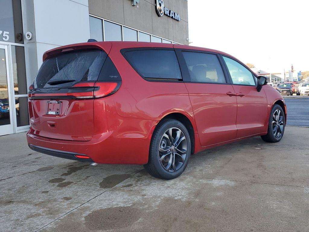 new 2026 Chrysler Pacifica car, priced at $41,295
