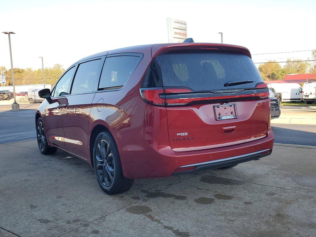 new 2026 Chrysler Pacifica car, priced at $41,295