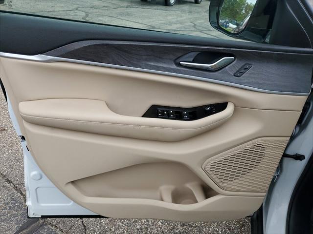 used 2024 Jeep Grand Cherokee car, priced at $38,995