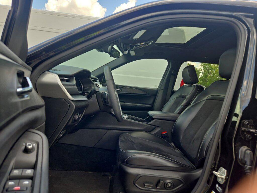 used 2024 Jeep Grand Cherokee L car, priced at $35,992