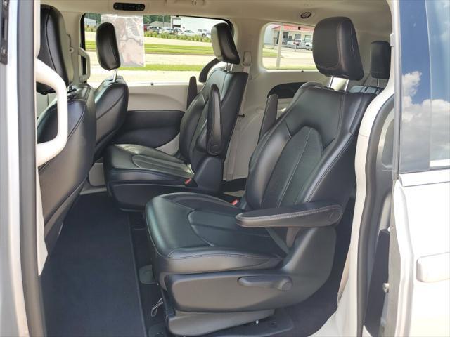 used 2019 Chrysler Pacifica Hybrid car, priced at $24,995