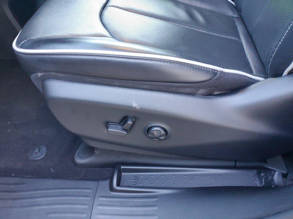 used 2024 Chrysler Pacifica car, priced at $38,996