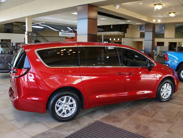 new 2025 Chrysler Pacifica car, priced at $44,695