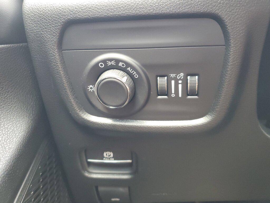new 2025 Jeep Grand Cherokee car, priced at $50,175