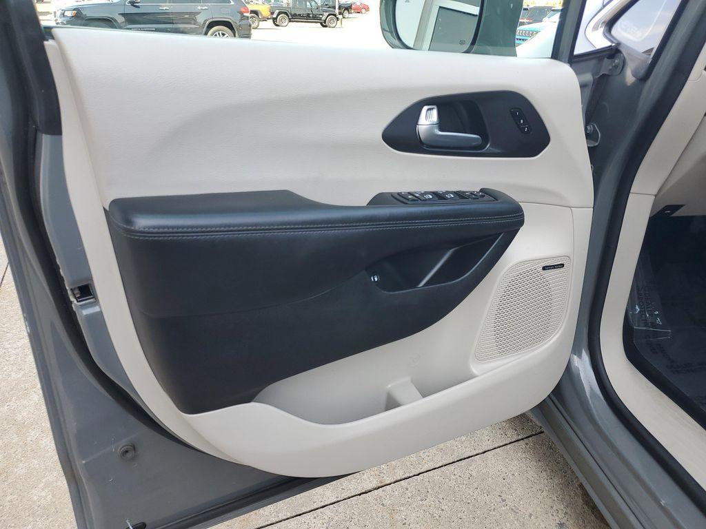 used 2020 Chrysler Pacifica Hybrid car, priced at $24,988