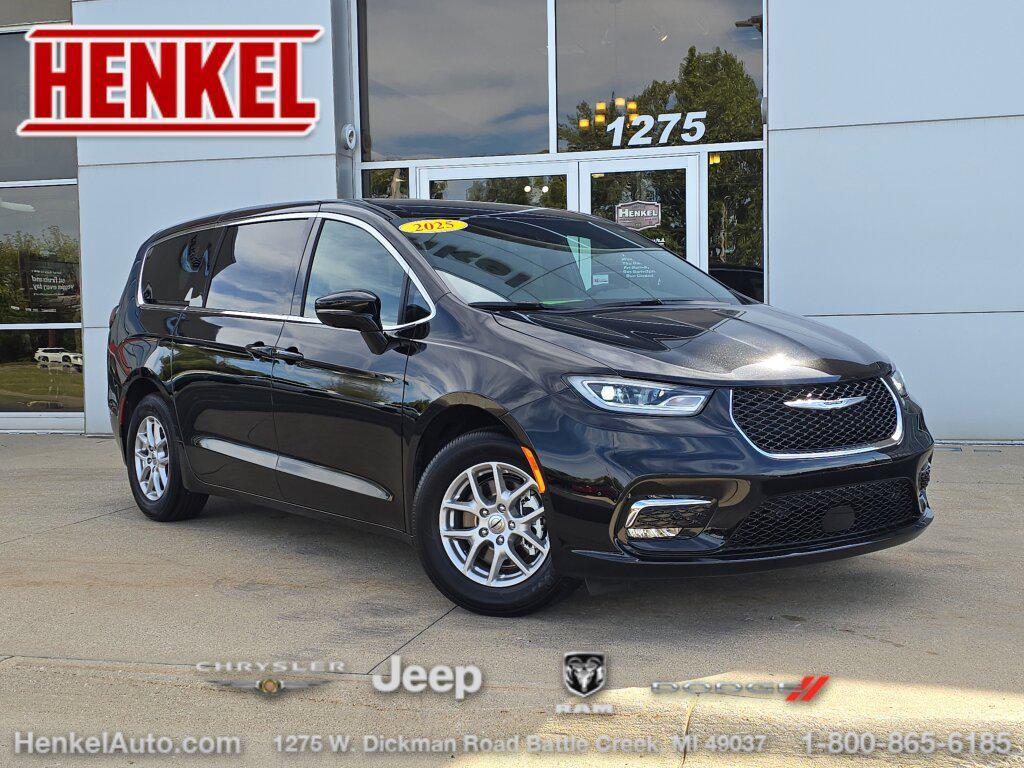 used 2025 Chrysler Pacifica car, priced at $36,955