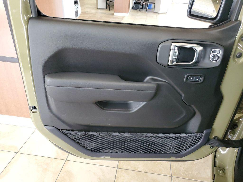 new 2025 Jeep Gladiator car, priced at $45,895