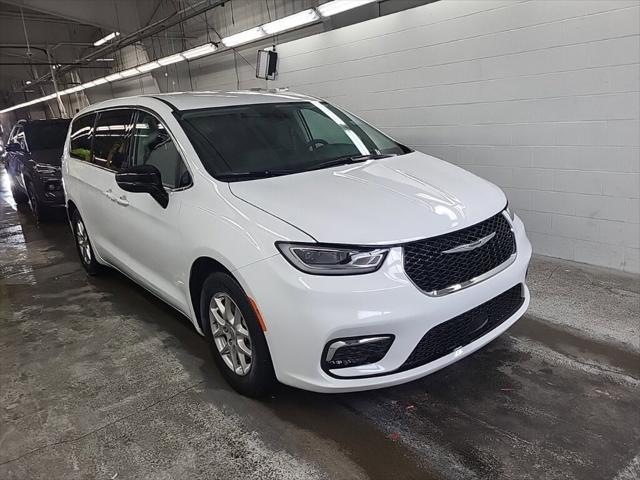used 2024 Chrysler Pacifica car, priced at $37,997