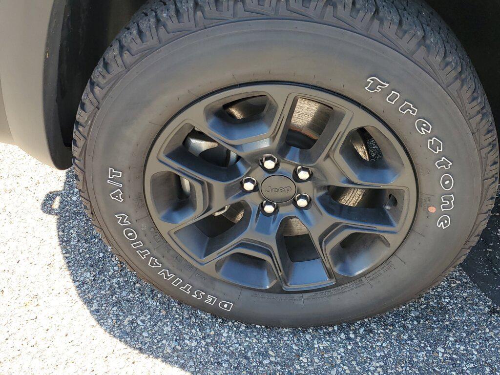 used 2023 Jeep Cherokee car, priced at $25,933