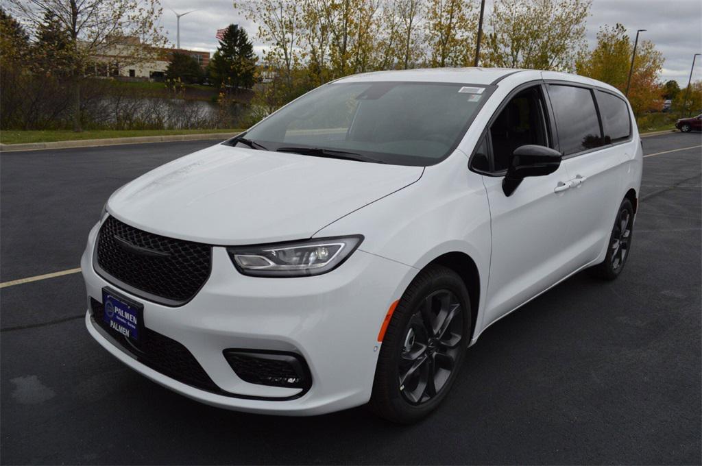 new 2026 Chrysler Pacifica car, priced at $41,749