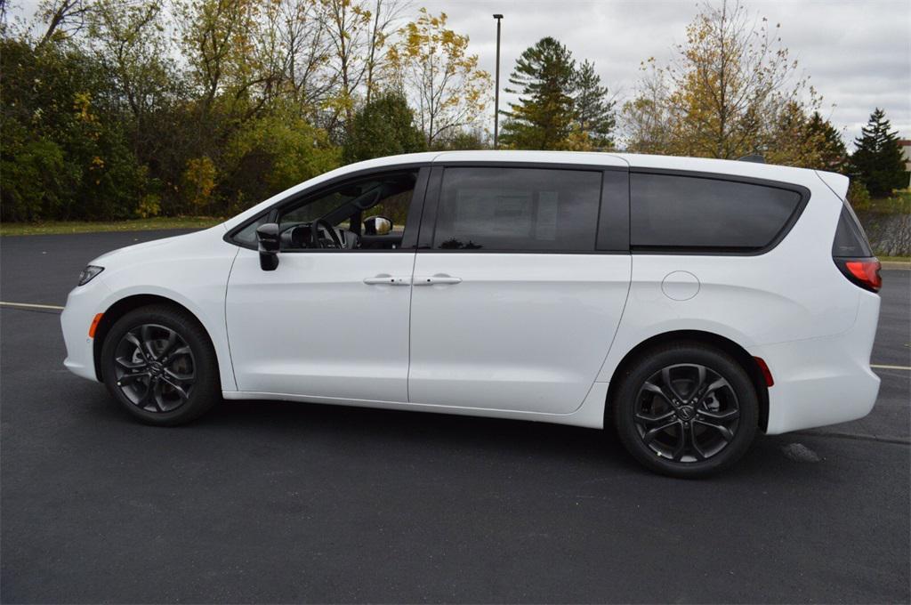 new 2026 Chrysler Pacifica car, priced at $41,749
