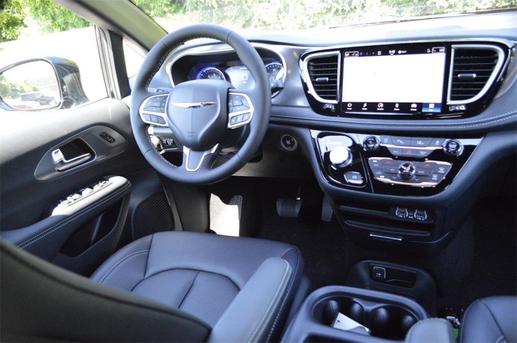 new 2025 Chrysler Pacifica car, priced at $46,492