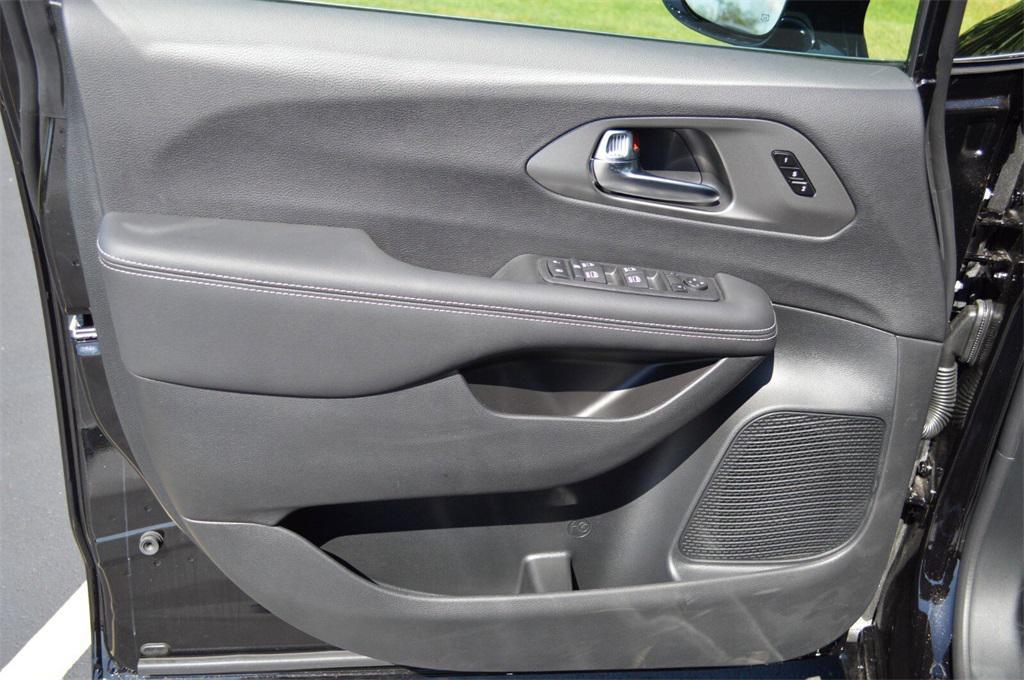 new 2025 Chrysler Pacifica car, priced at $46,492