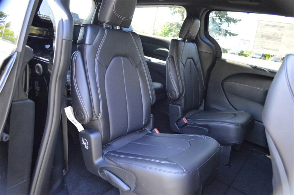 new 2025 Chrysler Pacifica car, priced at $46,492