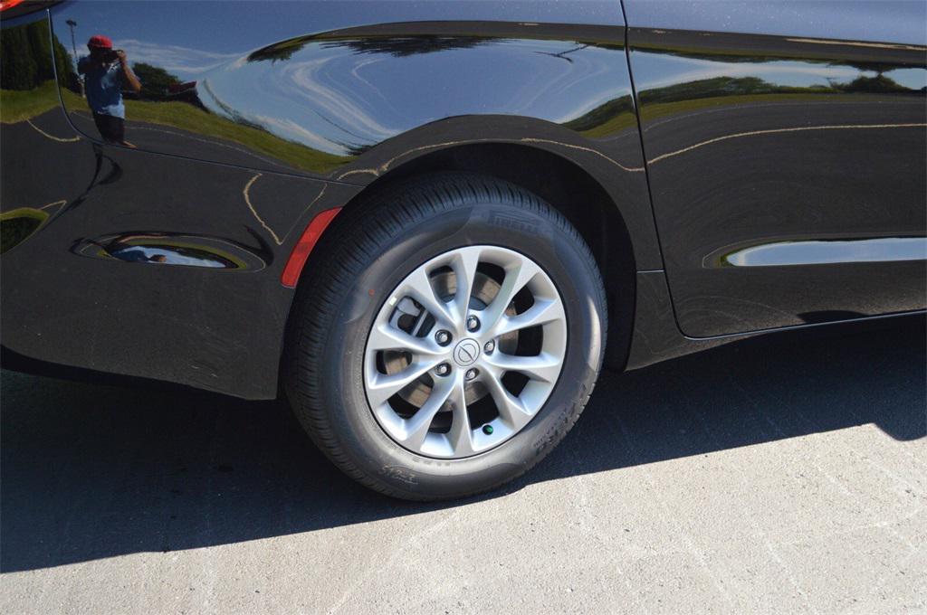 new 2025 Chrysler Pacifica car, priced at $46,492
