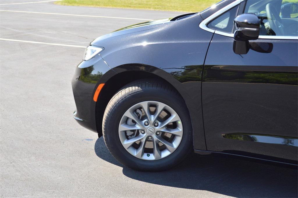 new 2025 Chrysler Pacifica car, priced at $46,492