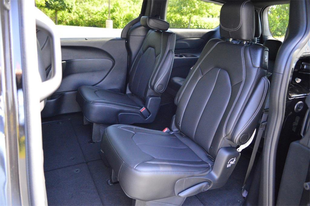 new 2025 Chrysler Pacifica car, priced at $46,492