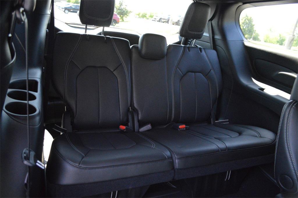 new 2025 Chrysler Pacifica car, priced at $46,492
