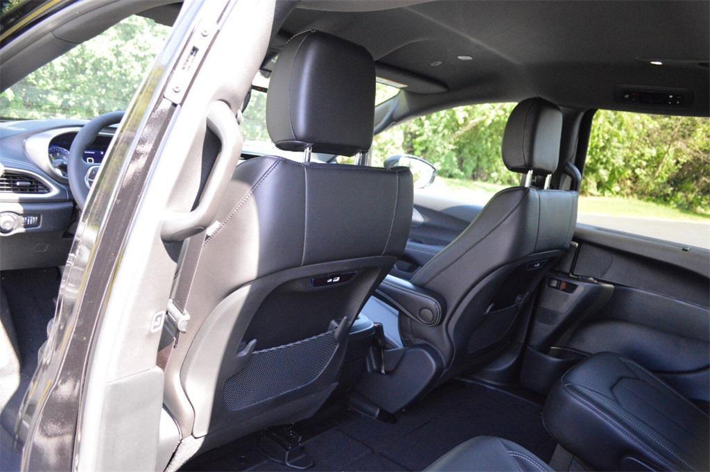 new 2025 Chrysler Pacifica car, priced at $46,492